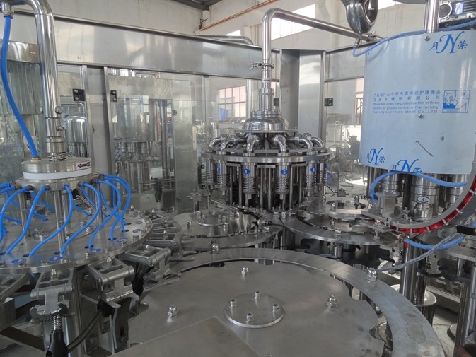 Auto 3000kg SUS304 3in1 Glass Bottle Filling Machine 6000bph PCl Control