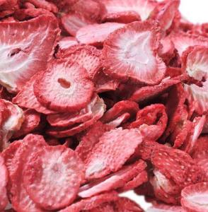 China Crispy Strawberry Pieces Dice Baken Freeze Dried Fruit Sweet Cake wholesale