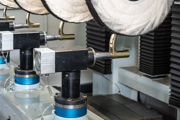 CNC Control Robotic Buffing Machine / Polishing / Finishing Machine For Brass Casted Faucets