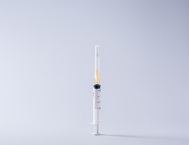 2ML Medical Syringe With Safety Needle Adjustable Luer Lock Syringe