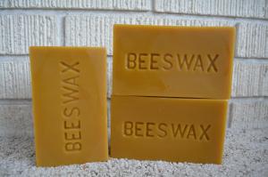 China Natural Yellow Honey Aroma Beeswax 1 LB Block For Making Candles wholesale