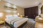 Professional Modern Hotel Bedroom Set , Commercial Bedroom Furniture