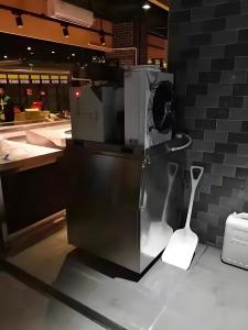 China Semi Hermetic Compressor Commercial Tube Ice Machine 1 Ton Daily Production wholesale