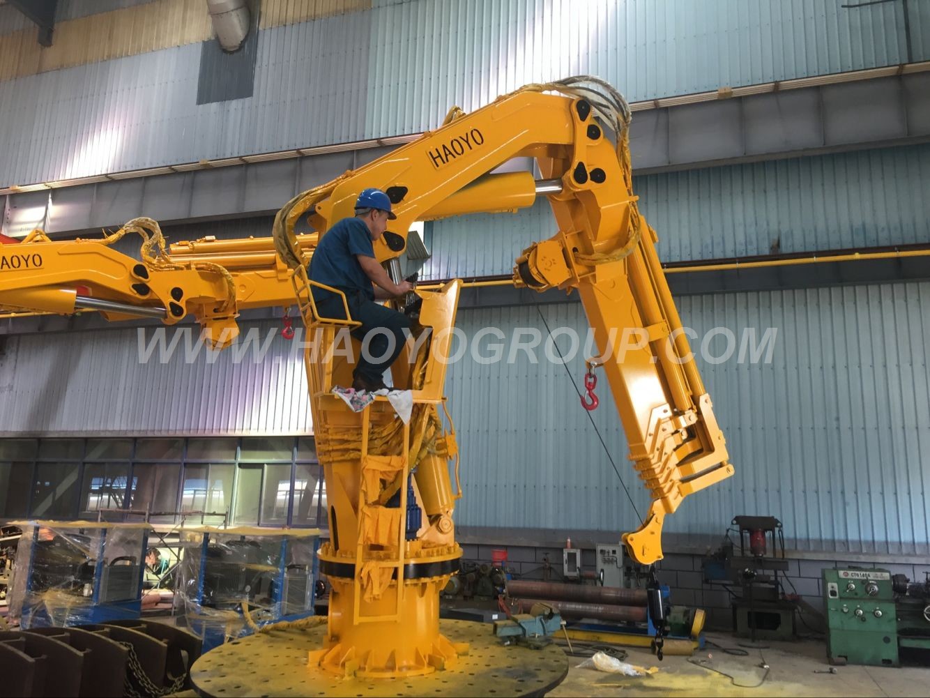 China 2.5t22m Hydraulic Knuckle Telescopic Boom Marine Ship Deck Crane