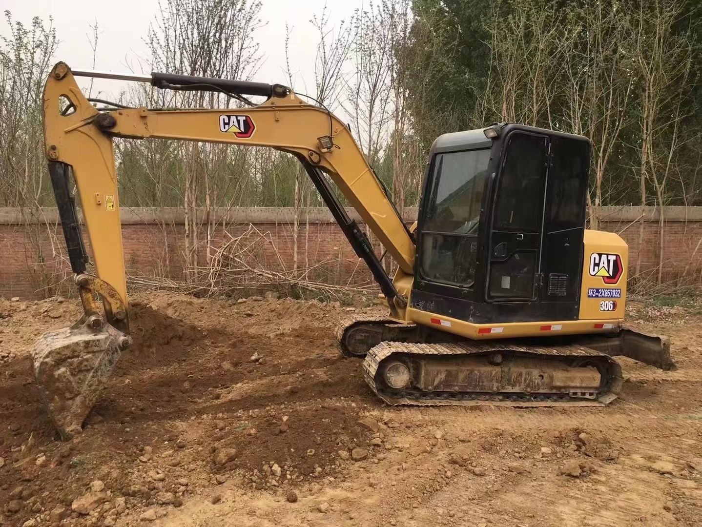 used mid sized cat excavator , Ready for all your tasks . Welcome to Inquire