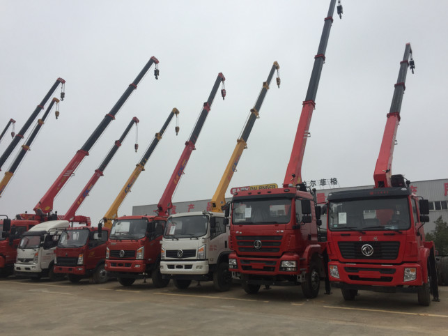 Used Truck Crane Dongfeng 6*4 Drive Mode Maximum Loading Of Crane 10 Tons Euro 3