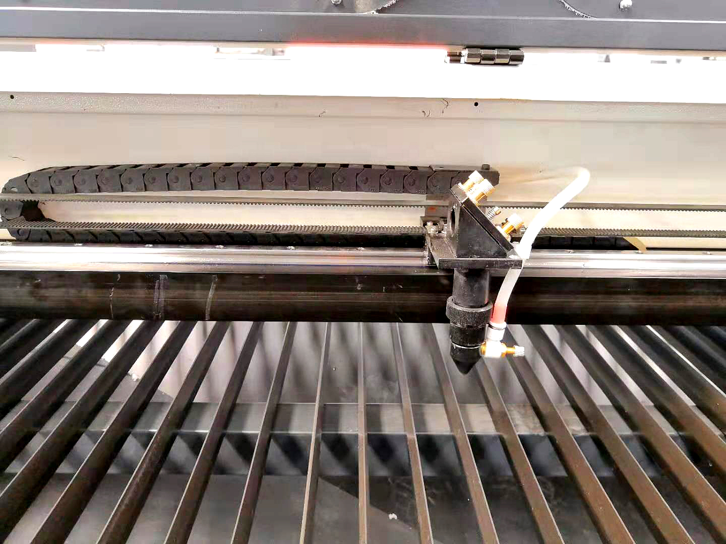 6090 CNC CO2 Laser Cutting Engraving Machine With Multi Axis Transmitting System
