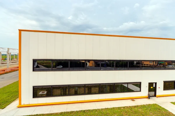 Portal Frame Steel Structure Warehouse , Prefabricated Metal Warehouse Buildings