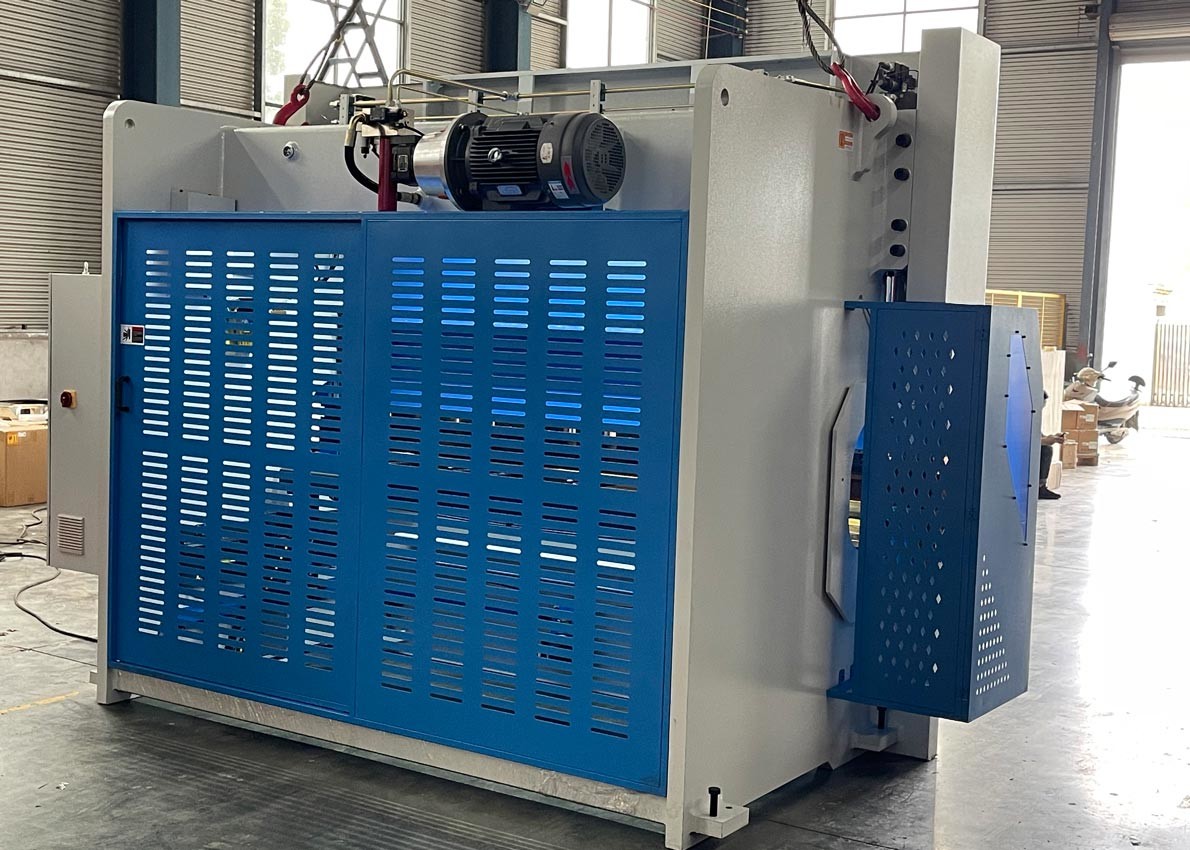 WE67K-250T3200MM Large Sheet Metal Processing Equipment Bending Machine Light Pole Bending