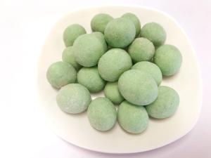 China Round Shape Wasabi Coated Peanut Snack Green Color Costed Crispy Peanuts wholesale