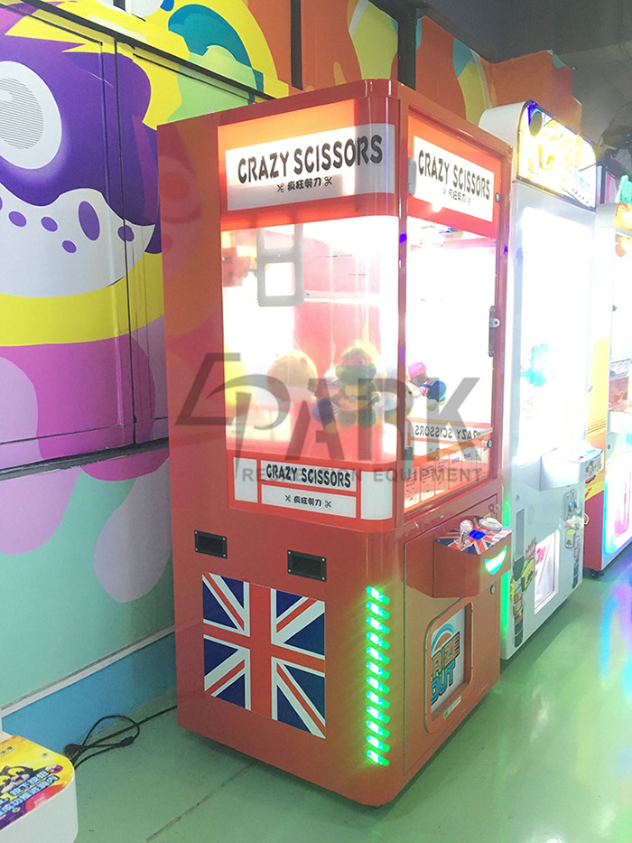 British sytle cabinet Crazy Scissors Cut Prize Crane Game Machine For Home Theater