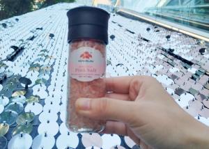 China Customized 90ml Plastic Lid Salt and Pepper Grinder Glass Jar With Condiment wholesale