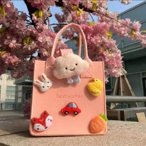 China Cartoon Travel Bag Gift Handbag Baby Accompanying Hand Gift Box One-year-old Hundred Day Banquet Felt Handbag wholesale