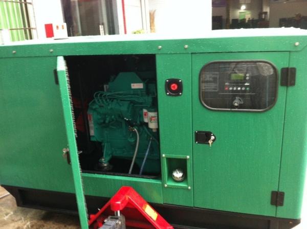 100kw Cummins Silent Diesel Generator , 125kva Generator With Electronic