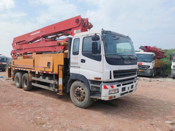 Red and Yellow Used Putzmeister Concrete Pump 38 Meters with Cylinder Type