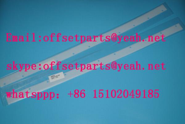 Komori machines wash up blade,820*36*1mm,11 Holes,Plastic wash up blade for