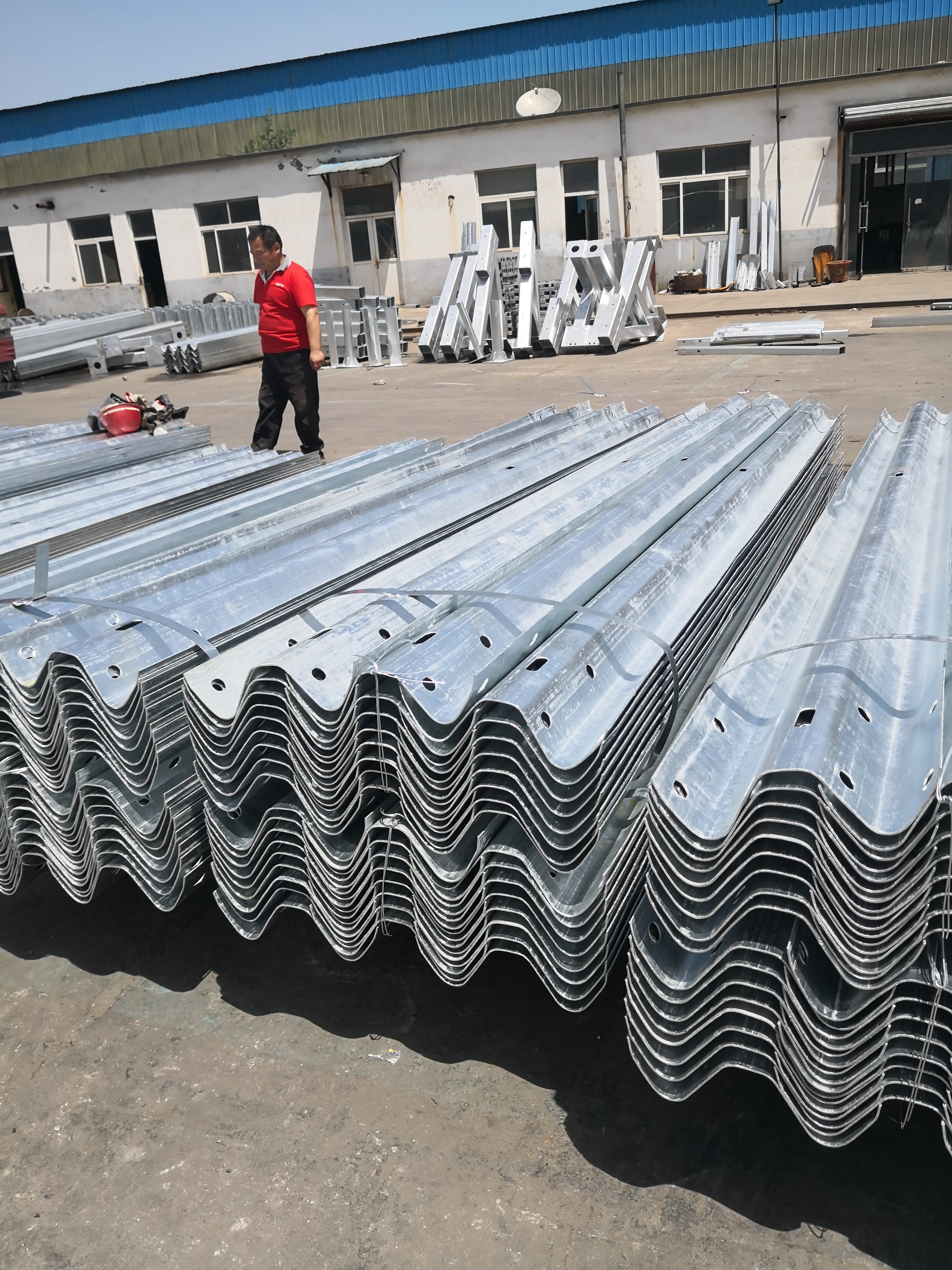 ISO 9001 W Beam Anti Collision Guardrail Galvanized Steel Highway Guardrail