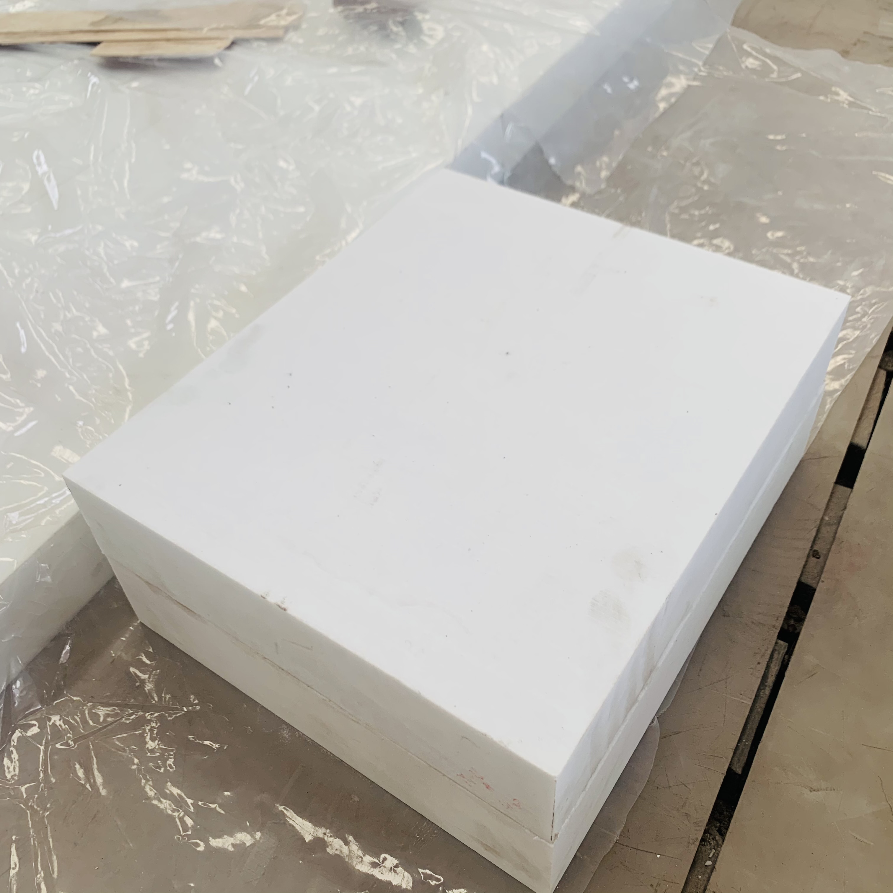 Common Refractoriness Electro Fused Zirconia-Corundum Brick with 13%-16% SiO2 Content