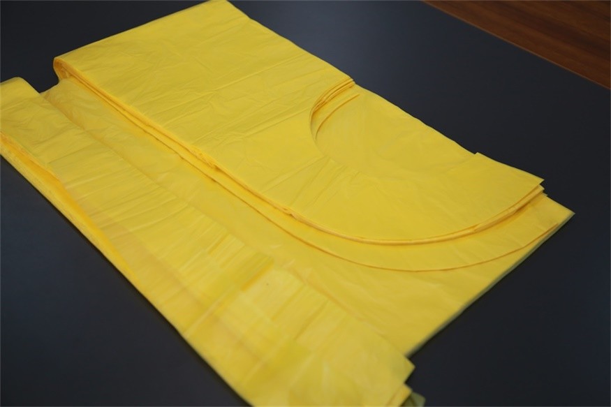 Protective Disposable Medical Aprons Fluid Resistant Hanging Block Style