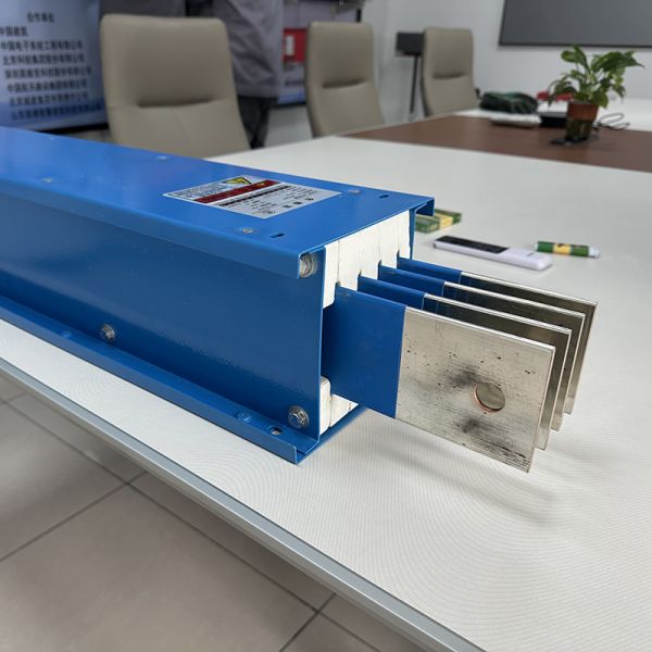 Galvanized Sheet Sprayed Plastic Air Insulated Busbar Trunking For Efficient Power Distribution