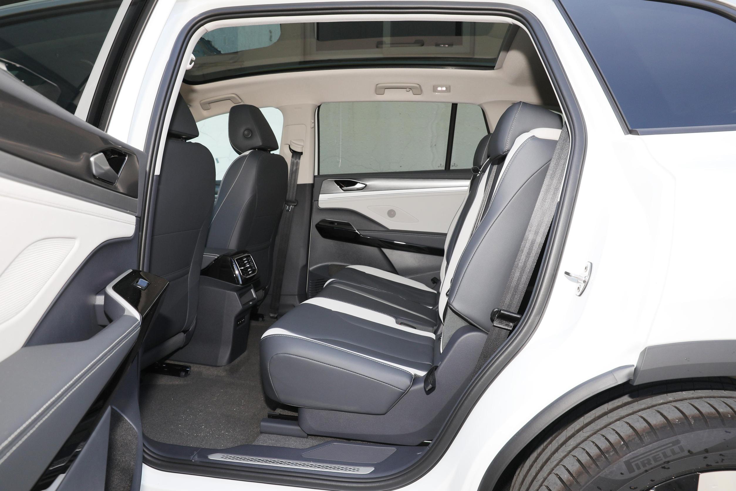 s Fast Speed Electric Car VW ID6 CROZZ 5 Doors 6/7 Seats SUV with 9.5H Slow Charging Time
