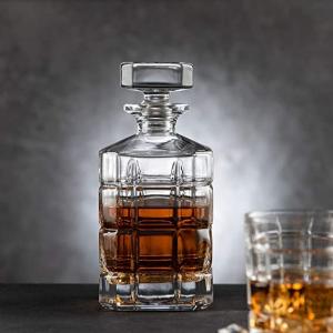 China Round Glass Stopper Bourbon Whiskey Bottle for Cosmetics Engraved Design 30oz Capacity on sale