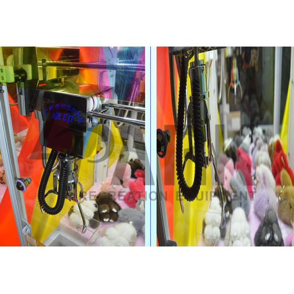 Cartoon Design Mini Toy Claw Machine , Small Crane Machine Double Functions