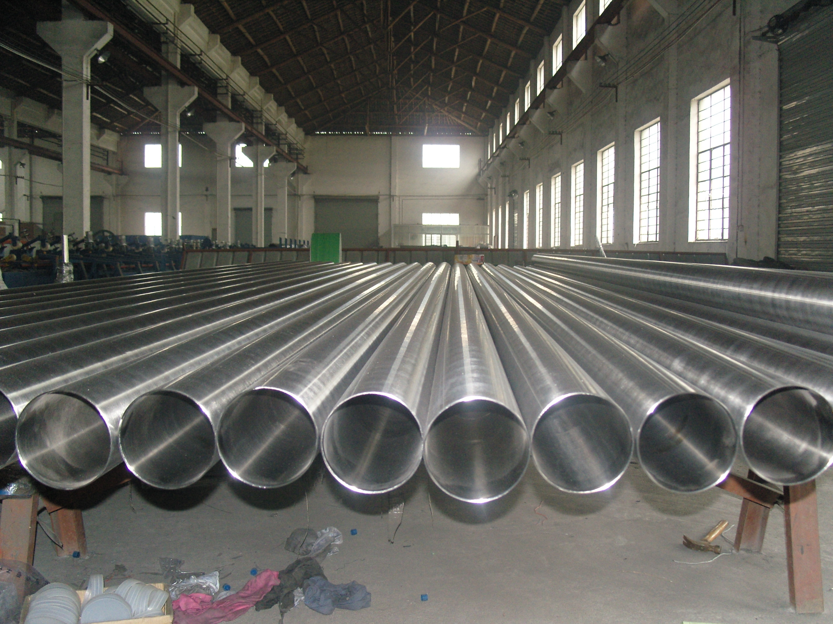2B Surface Polished Decorative Stainless Steel Pipe 100mm-6000mm