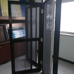 China Black Glass Fiber Window Mosquito Net Screen Flame Retartant Mosquito Net 18*16mesh wholesale