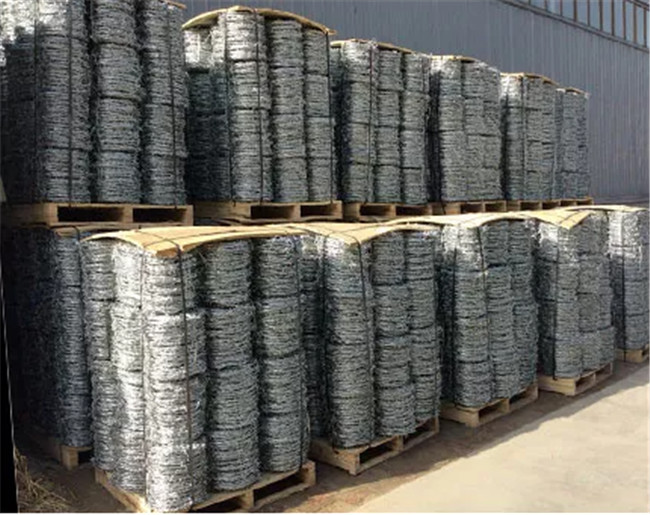 13cm Spacing Galvanized Barbed Wire 3mm Thick Pvc Wrap