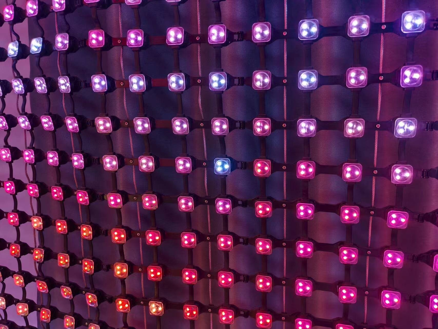 DC12V Work Volt LED Mesh Screen for Outdoor Waterproof Advertising