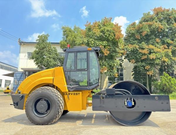 18 Ton Mechanical Single Drum Road Roller with Cummins 112kW Hot Sale in South