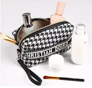 China Zipper Canvas Cosmetics Storage Bags Makeup Bags on sale