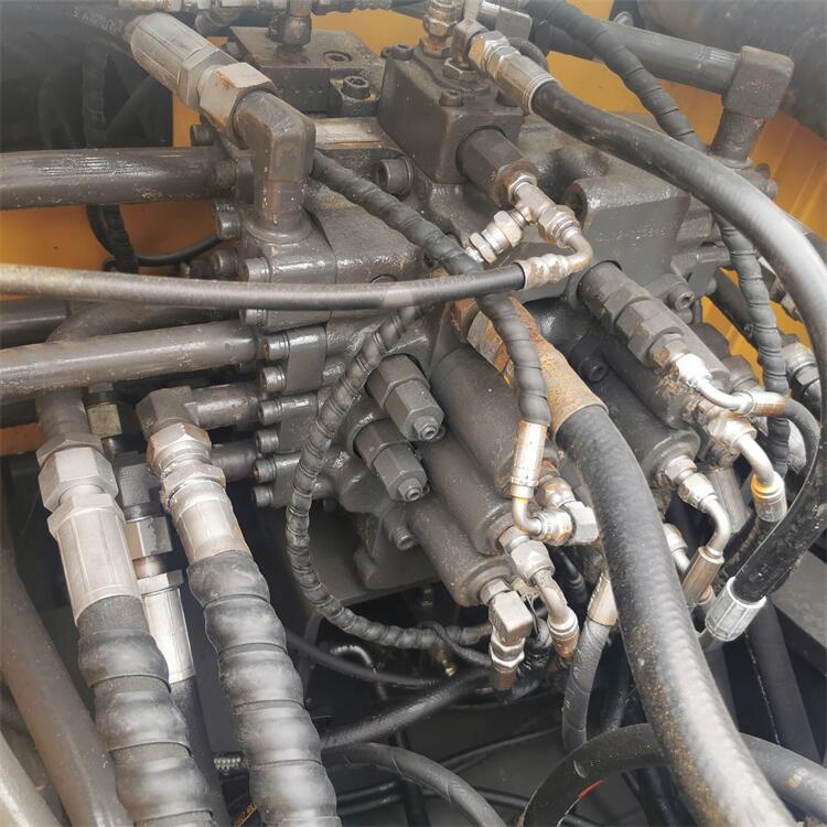 Shanghai Construction Site Must-Have Volvo EC200 DL Excavator with 2600 Working Hours