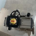 Pneumatic ball type diverter valve for single channel powder particle conveying