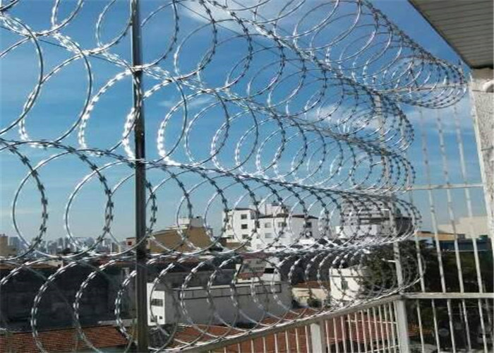 Durable Barbed Tape Stainless Steel Razor Wire Punched Tape Concertina Coil