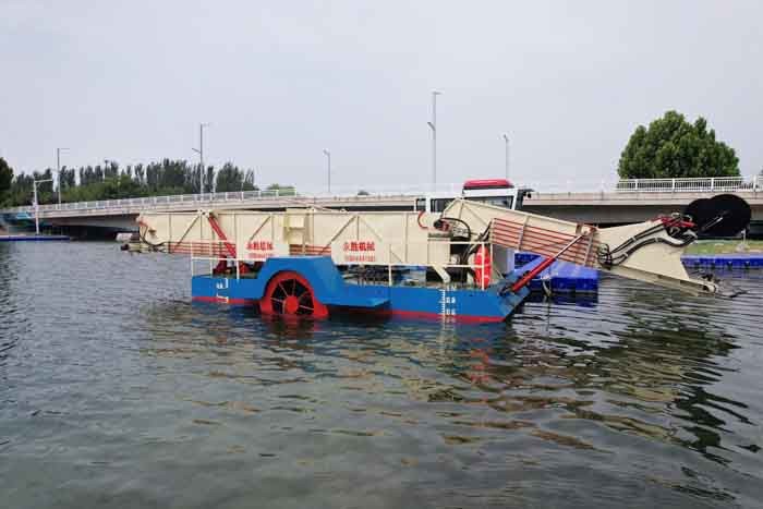 9 Cubic Aquatic Plant Harvester For Sale 5km/h To Collect And Clean River Water Plants