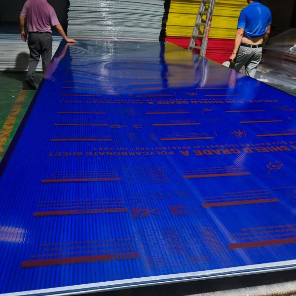 6mm to 10mm Blue Polycarbonate Sheet with Multi-Wall Structure for UV Protection and Diffused and Pleasant Ambient Illumination