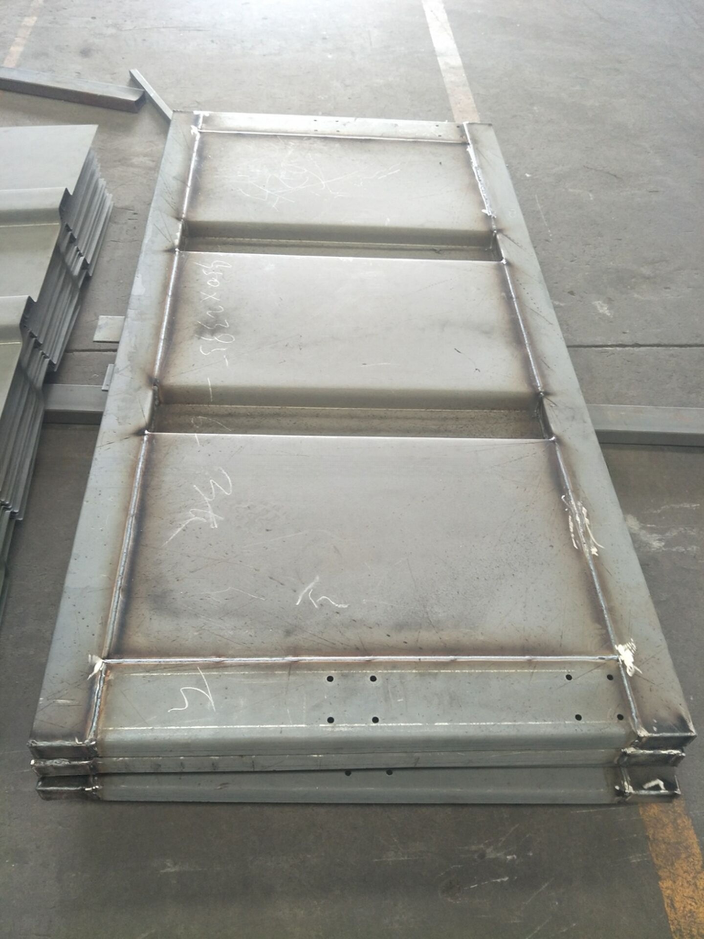 20ft and 40ft Dry Cargo Shipping Container Rear or Side Doors Finished Surface Standard Size As per your requirement