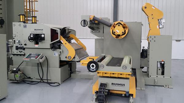 Leveling Feeder Steel Coil Handling Equipment For Car Parts Manufacturing Line