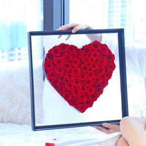 China New Arrival Real Preserved Roses Heart Shape Acrylic Box Gift For Valentines Day wholesale