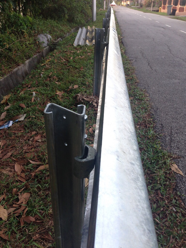Highway Guardrail AASHTO M-180 Z Shape Posts with Durable Stainless Steel Material