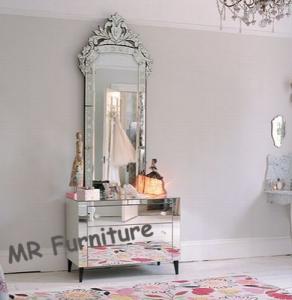 China Beautiful Venetian Glass Mirrors Antique , Large Venetian Etched Mirror wholesale