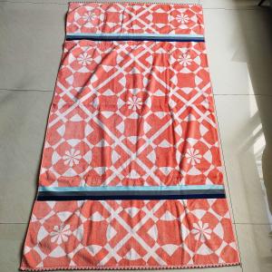 China Oversized  100% cotton yarn-dyed jacquard organic beach towel custom sublimation luxury beach towel on sale