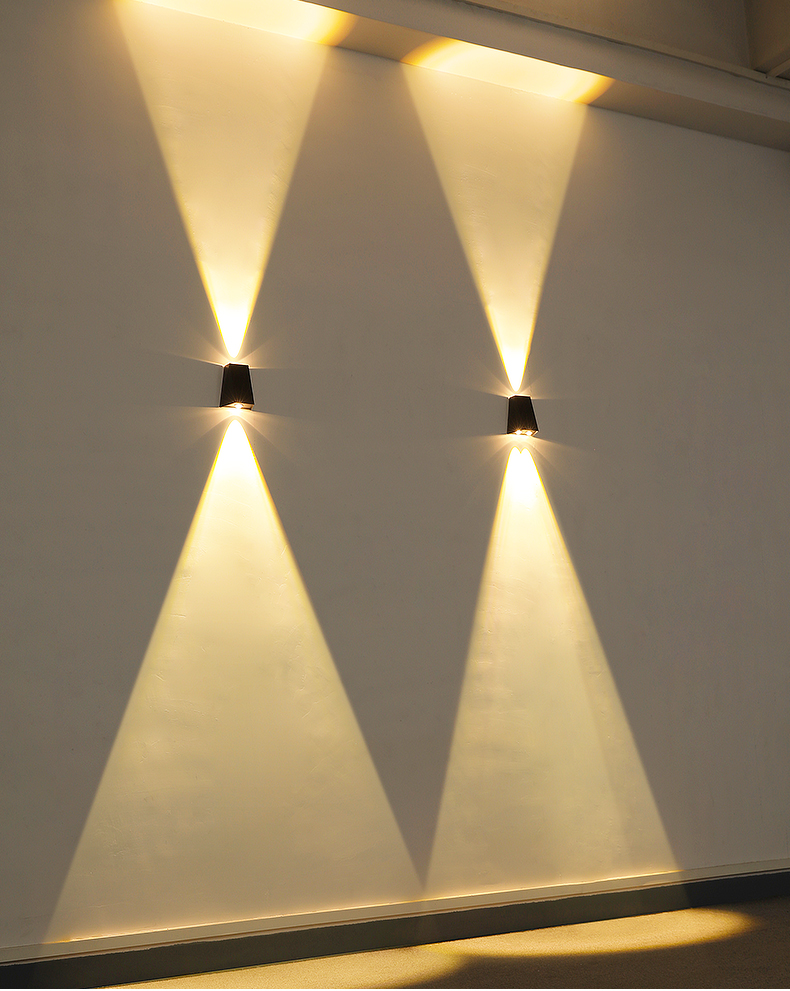 70LM LED Up And Down Solar Lights Outside Solar Wall Lamp For Stair Courtyard Hotel
