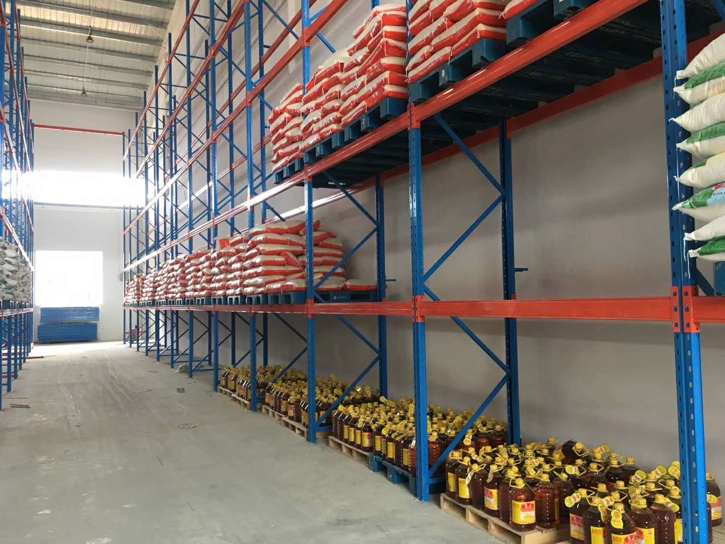 Customized Warehouse Heavy Duty Storage Racks Pallet Rack Weight Capacity 1000kg-2000kg