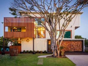 China Holiday Resort Prefab Shipping Container Cabin With Extanding Open Area wholesale