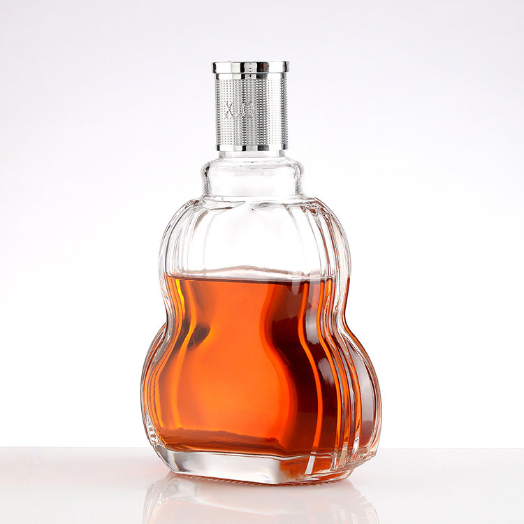 Custom Shape 700ml Transparent Liquor Glass Bottle for Your Business Needs