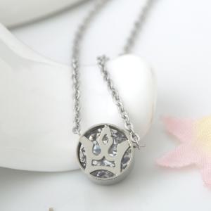 China Queen′s Jewelry Fashion 316L Stainless Steel Silver Crown Pendant Necklace with silver color wholesale