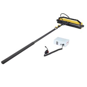China 7.5 M Adjustable Handle Electric Solar Panel Cleaner for Fuel-Electric Auto Industry wholesale